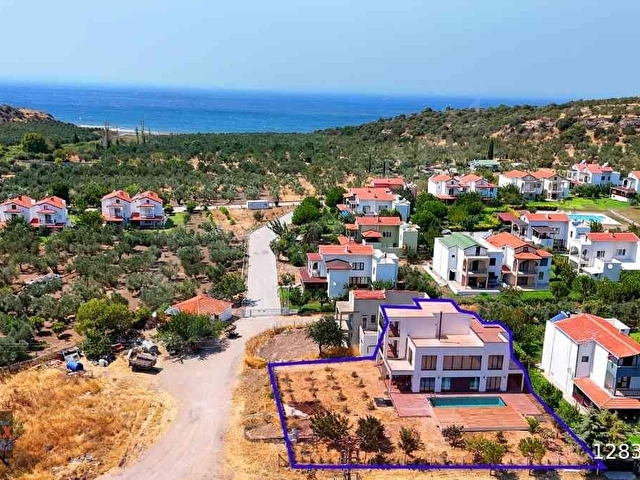 RE/MAX İNCİDEN BABAKALEDE HAVUZLU TRİPLEKS EŞYALI SATILIK VİLLA - Görsel 27