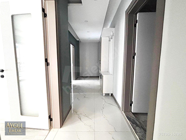 💥TEK YETKİLİ AYGÜLDEN AKÇAYDA💥SIFIR NEZİH SİTE İÇİ ARA KAT ÖN CEPHE AYRI MUTFAK 2+1 SATILIK DAİRE - Görsel 23