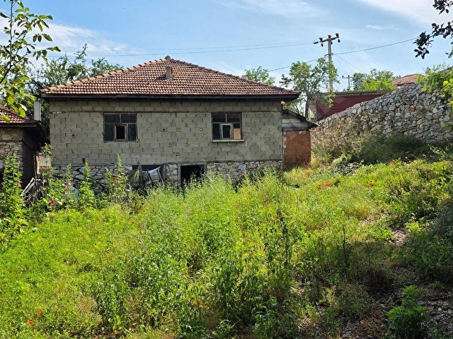 SATILIK BAHÇELİ MÜSTAKİL ESKİ KÖY EVİ - Görsel 4