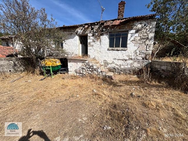 ÇANAKKALE AYVACIK MİSFAK KÖYÜNDE 640.00.M2 BAHÇELİ EV - Görsel 2