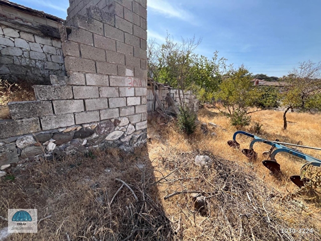 ÇANAKKALE AYVACIK MİSFAK KÖYÜNDE 640.00.M2 BAHÇELİ EV - Görsel 7
