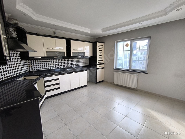 YEDİTEPE MAHALLESİNDE ULTRA LÜX BAKIMLI KİRALIK 4+1 DAİRE - Görsel 3