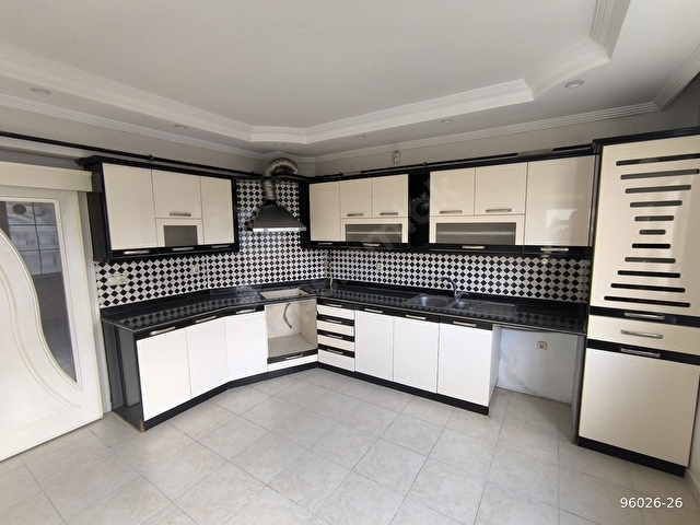 YEDİTEPE MAHALLESİNDE ULTRA LÜX BAKIMLI KİRALIK 4+1 DAİRE - Görsel 2