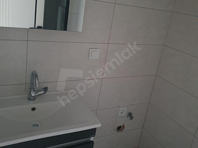 BAHÇELİEVLER MAHALLESİNDE CADDE ÜSTÜ SATILIK 1+1 LÜKS DAİRE - Görsel 13