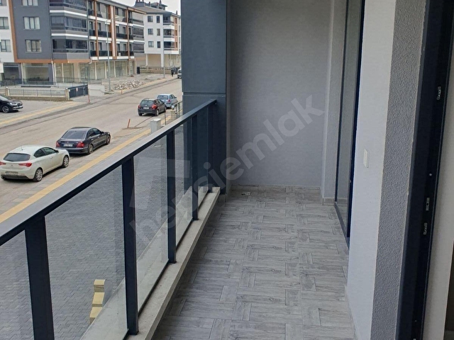 BAHÇELİEVLER MAHALLESİNDE CADDE ÜSTÜ SATILIK 1+1 LÜKS DAİRE - Görsel 19