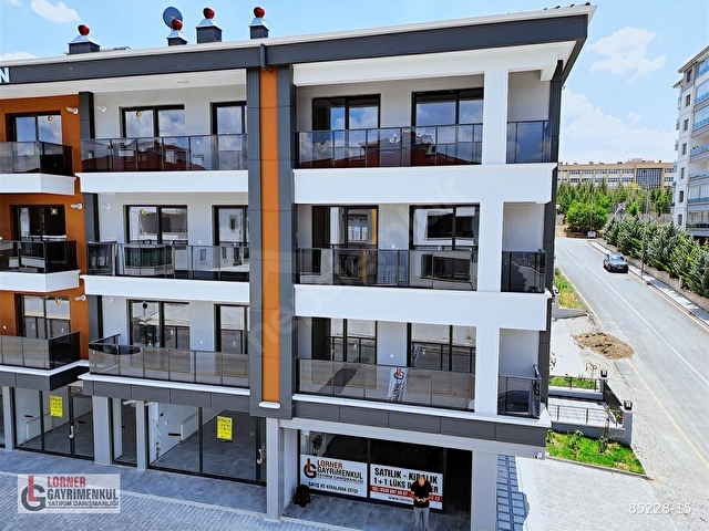BAHÇELİEVLER MAHALLESİNDE CADDE ÜSTÜ SATILIK 1+1 LÜKS DAİRE - Görsel 3