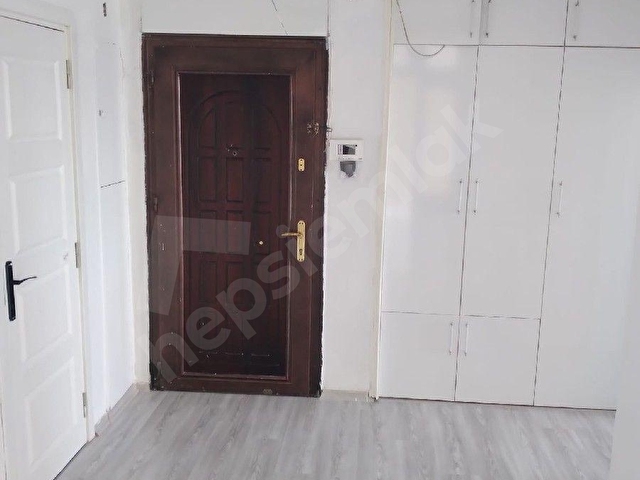 Bulvar Üzerinde Geniş Daire Kiralıktır - Görsel 3