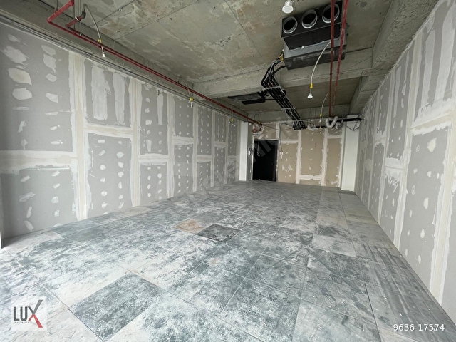 Nurol Tower Satış Ofisinden Manzaralı Birleştirilebilir Ofis / LUX - Görsel 9