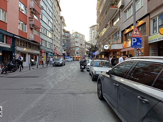 BEŞİKTAŞ AKARETLERDE ASANSÖRLÜ ARA KAT DAİRE.