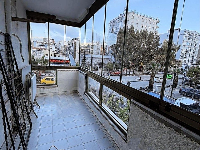 NURFENDEN CADDE ÜSTÜ ARAKAT GENİŞ CAM BALKONLU KİRALIK DAİRE