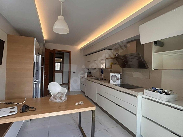 PERA EMLAKTAN FLORYA EKŞİNAR KONAKLARINDA 4+1 KİRALIK ARA KAT - Görsel 3