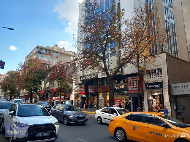 TUNALI HİLMİ CADDESİNİN EN POPÜLER NOKTASINDA, ASANSÖRLÜ ,ÖZEL TASARIMLI, ŞIK,  3 BÖLÜMLÜ OFİS... - Görsel 2