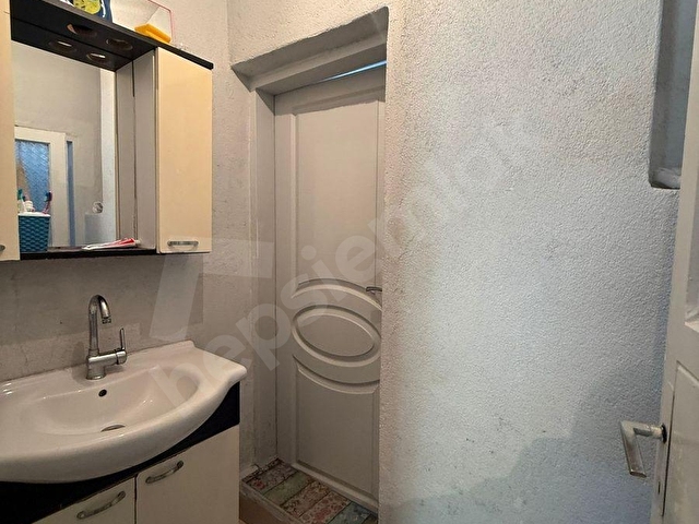 KURUÇEŞME MERKEZ DE SATILIK 1+1 Büyük m2 GİRİŞ KAT DAİRE - Görsel 25