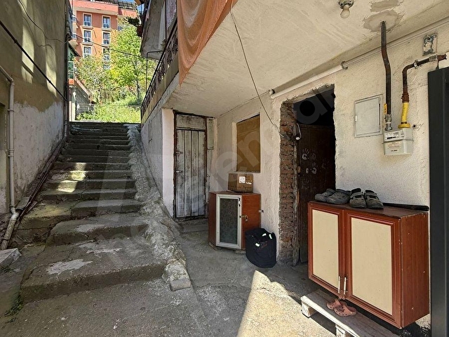KURUÇEŞME MERKEZ DE SATILIK 1+1 Büyük m2 GİRİŞ KAT DAİRE - Görsel 13