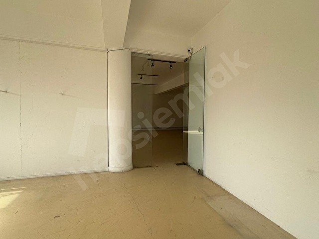 KAĞITHANE SEYRANTEPEDE 300 M2 FERAH VE KULLANIŞLI KİRALIK İŞ YERİ - Görsel 9