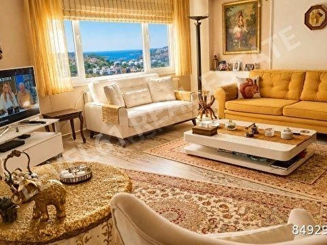 KUŞADASI DEĞİRMENDEREDE BAKIMLI, DENİZ MANZARALI 3+1 SATILIK