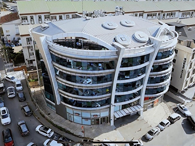 E-5E 300 METRE MESAFEDE 830M2 SATILIK PLAZA KATI