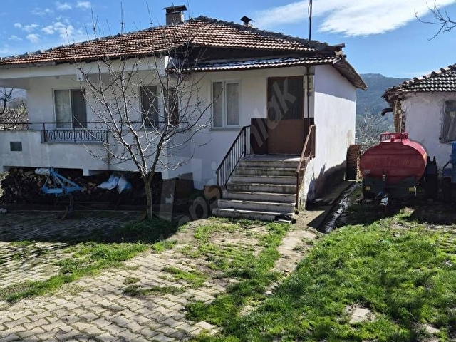 GEMLİK HAMİDİYE KÖYÜNDE İKİ KATLI KAGİR EVİ OLAN SATILIK 2.200 M2 BAHÇE - Görsel 3