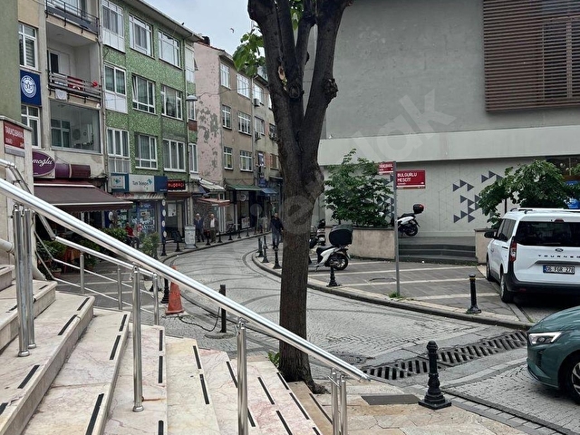 Üsküdarda Cadde Üzerinde 0 Binada Yatırımlık 20 m² Köşe Dükkan - Görsel 11