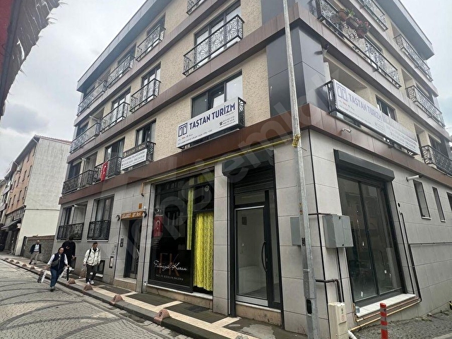 Üsküdarda Cadde Üzerinde 0 Binada Yatırımlık 20 m² Köşe Dükkan - Görsel 3