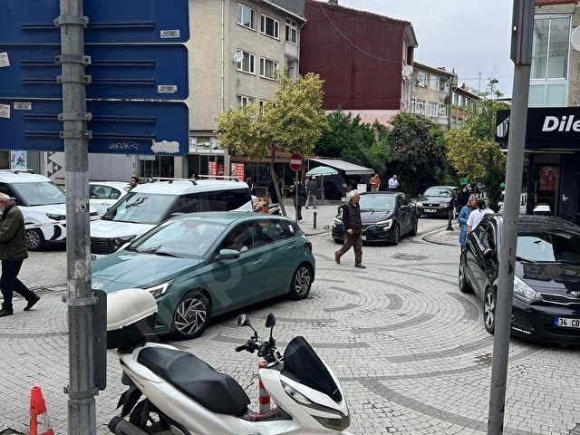 Üsküdarda Cadde Üzerinde 0 Binada Yatırımlık 20 m² Köşe Dükkan - Görsel 12