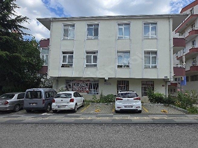 HÜRRİYET CAD. ÜZERİ 29 MAYIS HST. YAKINI 2+1 75 M2  KOMBİLİ  YAPILI BAKIMLI KİRALIK DAİRE