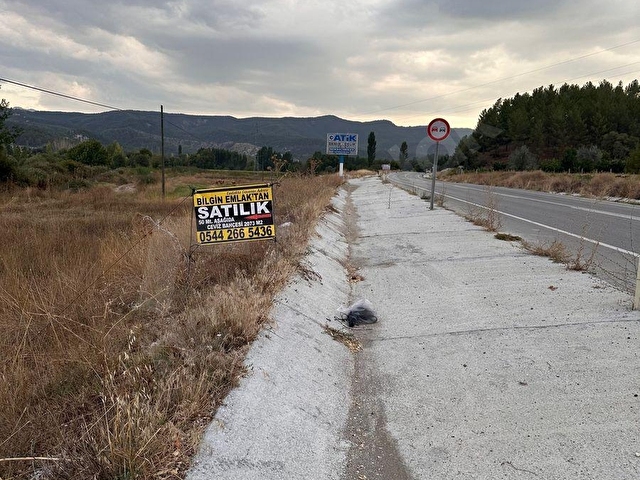 BİLGİN EMLAKTAN GÖLHİSAR  ARMUTLU MAHALLESİ  ALTINYAYLA FETHİYE YOLU ALTINDA SATILIK CEVİZ BAHÇESİ - Görsel 3