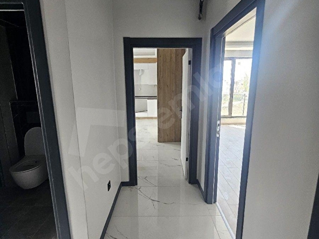 CARŞI MERKEZE YÜRÜME MESAFESİNDE SATILIK ULTRA LÜKS 2+1 KAPALI OTOPARKLI YERDEN ISITMALI SATILIK DAİ - Görsel 20