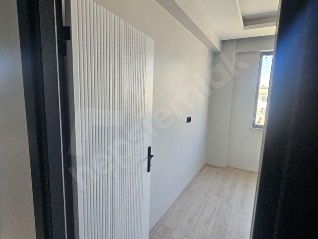 CARŞI MERKEZE YÜRÜME MESAFESİNDE SATILIK ULTRA LÜKS 2+1 KAPALI OTOPARKLI YERDEN ISITMALI SATILIK DAİ - Görsel 21