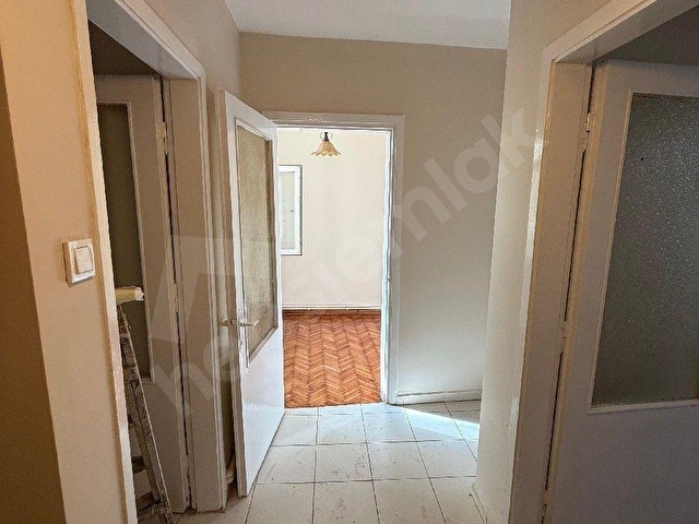 CİHANGİR MERKEZ DE ÇOK GÜZEL BİR APRTMANDA SATILIK DAİRE  3+1.110 M2 YÜKSEK GİRİŞ KATI. - Görsel 9