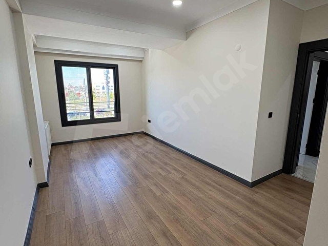 Ayvalık 456 İş Merkezinde Ön Cephe 3+1 Kiralık Ofis - Görsel 16