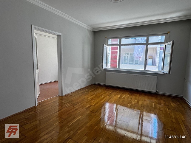 KAĞITHANE GÜLTEPEDE CADDEYE YAKIN 75 M2 BALKONLU 2+1 DAİRE