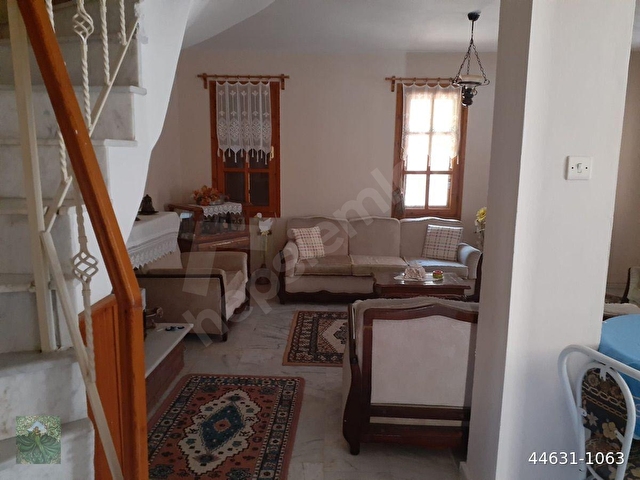 FOÇA’DA HAVUZLU BİR SİTEDE SATILIK VİLLA - Görsel 8