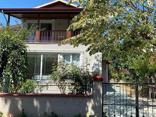 320 M2 ARSA İÇERİSİNDE 4 TARAFI BAHÇELİ YENİ TADİLATLI VİLLA