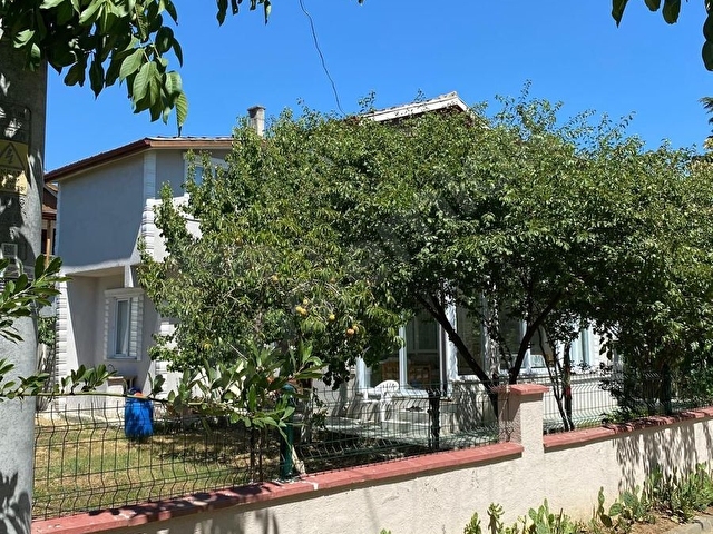 320 M2 ARSA İÇERİSİNDE 4 TARAFI BAHÇELİ YENİ TADİLATLI VİLLA - Görsel 2