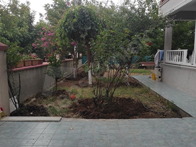 320 M2 ARSA İÇERİSİNDE 4 TARAFI BAHÇELİ YENİ TADİLATLI VİLLA - Görsel 6