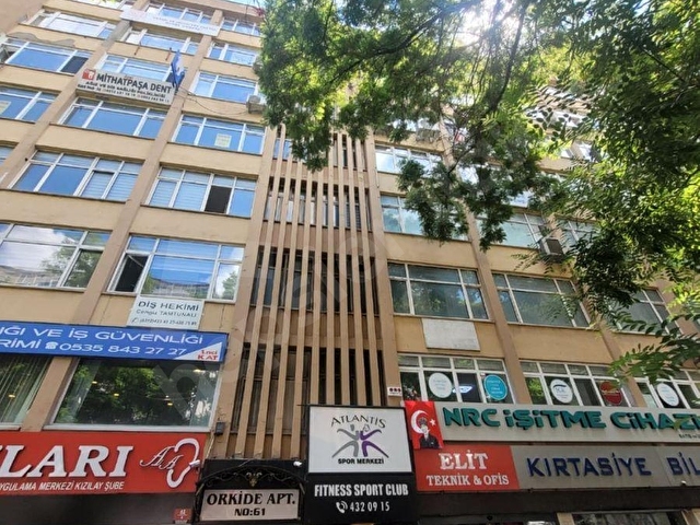 KIZILAY MİTHATPAŞADA ASANSÖRLÜ KLİMALI OTOPARKLI 5+1 DAİRE