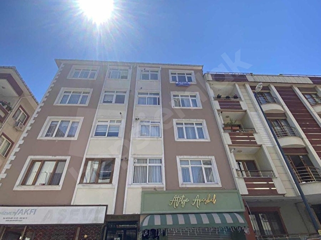 Ümraniye Çarşı da Kiralık 2+1 Bakımlı Masrafsız Daire