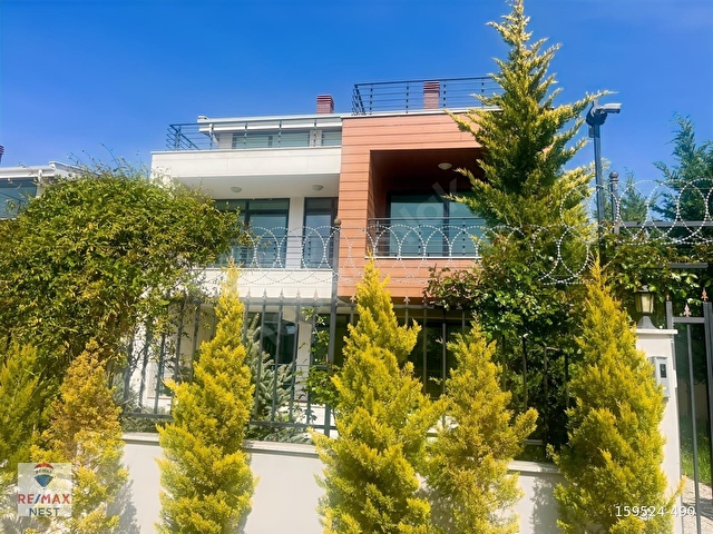 BEYTEPEDE 5+2 LÜKS FULL YAPILI 500 m2 5+2 KİRALIK VİLLA