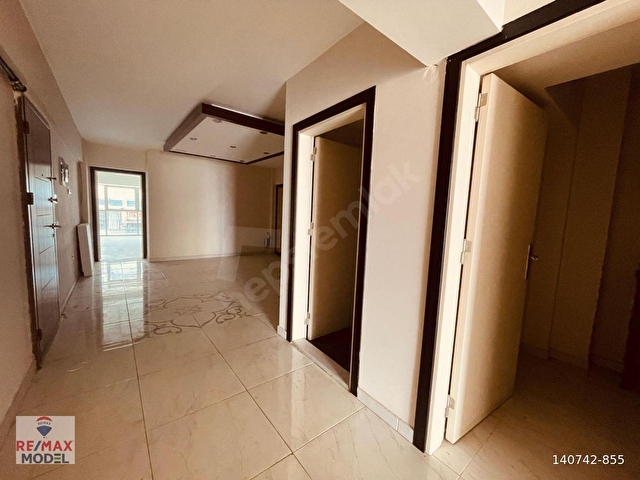 REMAX MODEL DEN KAYALIK CADDESİNDE 130M² KİRALIK OFİS - Görsel 12