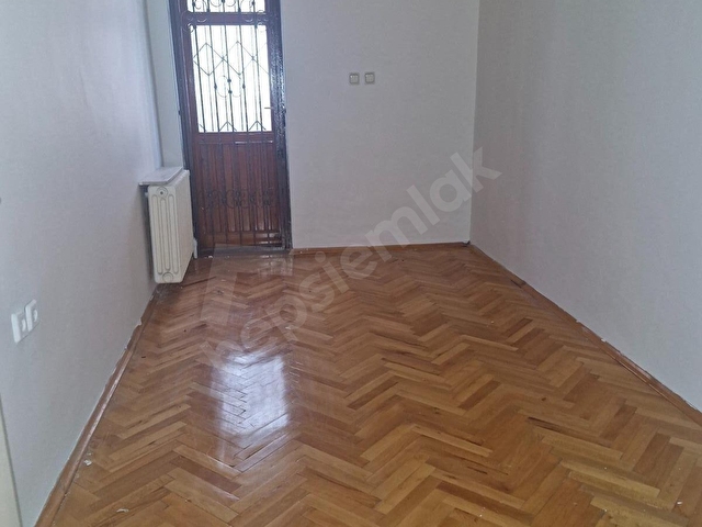 AŞAGI ÖVEÇLERDE KİRALIK 2+1 DAİRE YÜKSEK GİRİŞ ALT DAİRE BOYALI - Görsel 9