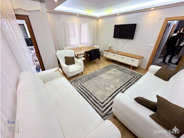 ÇEKMEKÖYDE İSKANLI ASANSÖRLÜ,EMİNEVİME UYGUN 2+1 ARAKAT DAİRE - Görsel 2