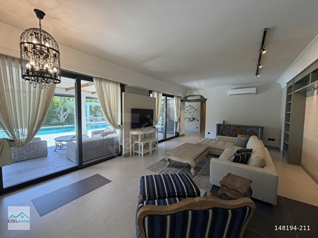 Çeşme Mamurbabada 847 m2 Arsa İçerisinde 5+1 Havuzlu Lüks Villa - Görsel 13