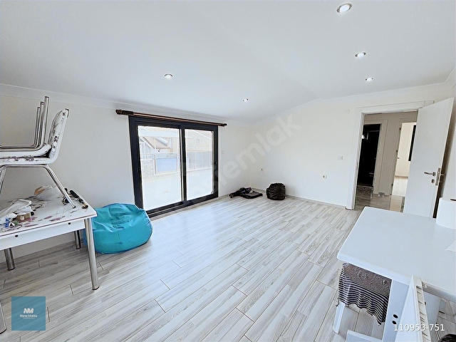 Dikili Merkez de Geniş Teraslı Satılık 4+1 Dubleks Daire - Görsel 26