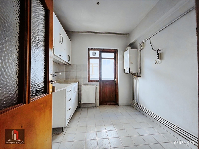MENŞUR EMLAKTAN DİVRİK CADDESİ ÜZERİ ORTA KAT - Görsel 14