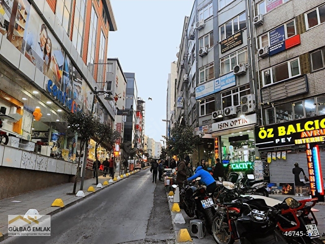 Mecdiyeköy Meydana 1 dakika mesafede 2 adet ofis