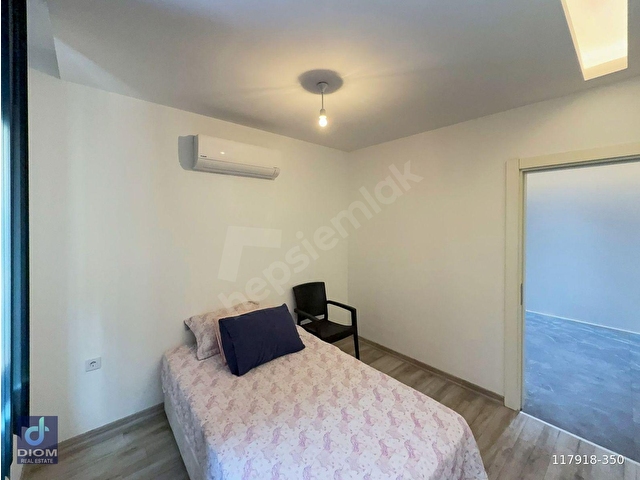 GÜLLERPINARINDA DENİZE 50 M SİTE İÇİNDE EŞYALI 3+1 DAİRE - Görsel 11