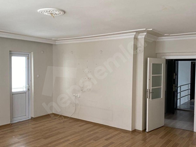 Çankaya Mürsel Uluç Mahallesinde,İyi Yapılı,Cad.Üzeri 3+1 Daire - Görsel 3