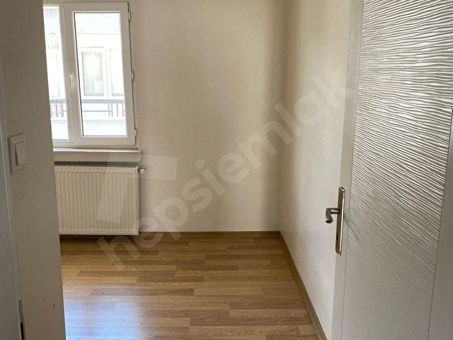 Çankaya Mürsel Uluç Mahallesinde,İyi Yapılı,Cad.Üzeri 3+1 Daire - Görsel 7
