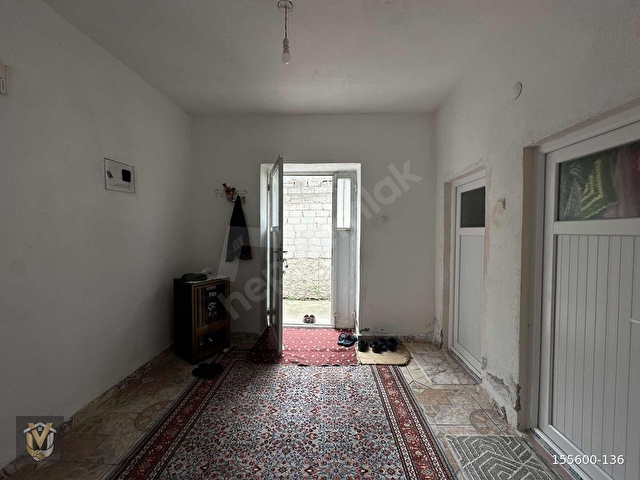 VERAdan KAYMAKLI DA SATILIK MÜSTAKİL EV ve 704M2 ARSASI - Görsel 20